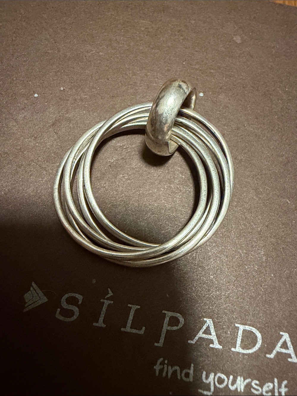 Silpada 925 sterling silver five rings circle pendant